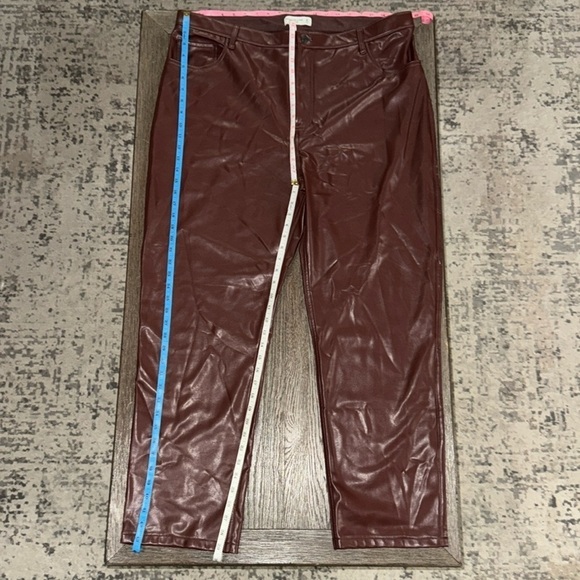 Abercrombie & Fitch '90s Straight Ultra High Rise Faux Leather Pant - Picture 7 of 9